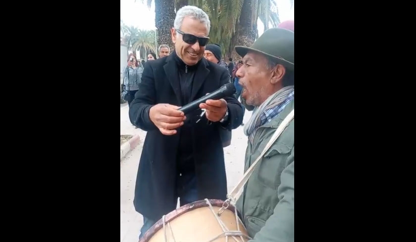 Des habitants de Jendouba ftent en musique le dpart du gouverneur 