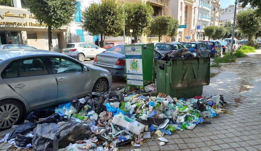 La grève des agents municipaux fait déborder les bennes à ordures