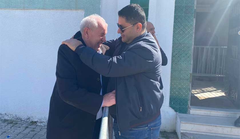 Photo du jour : échange de blagues entre Jalled et Ben Ahmed avant d'être auditionnés par la police