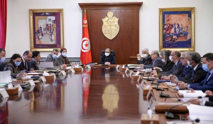 Najla Bouden préside une session de travail portant sur la révision du système des compensations