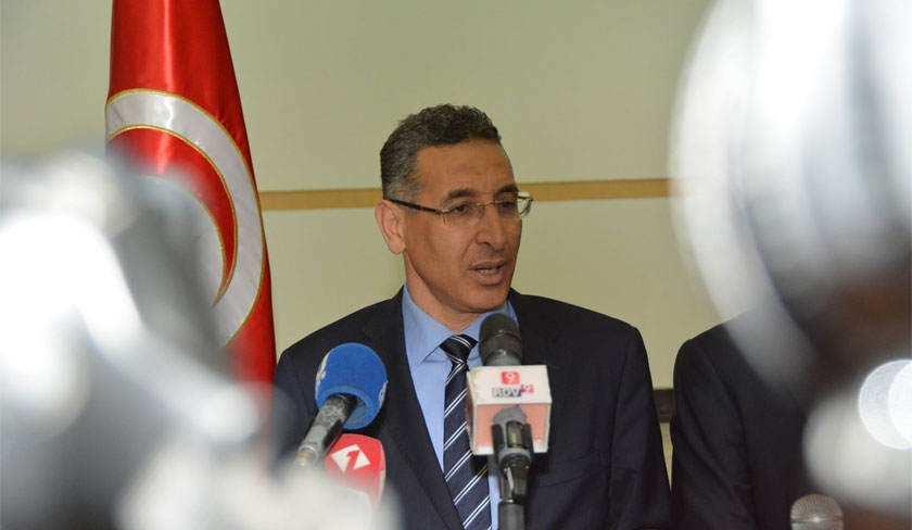 Le ministre de lIntrieur Taoufik Charfeddine annonce sa dmission