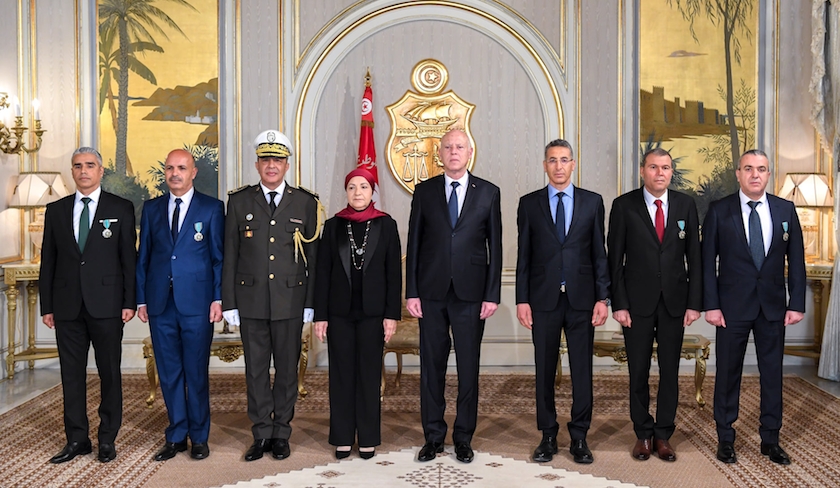 De hauts cadres sécuritaires décorés par Kaïs Saïed