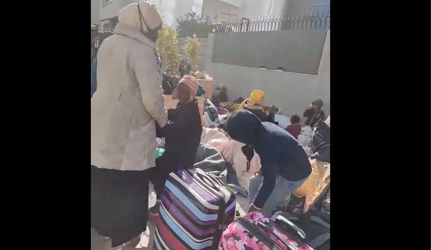 Des rfugis et demandeurs d'asile protestent devant les locaux du HCR  Tunis