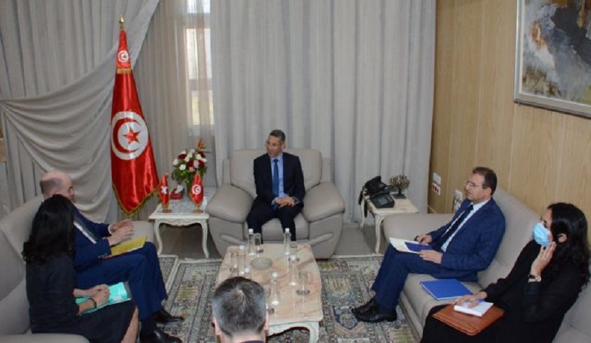 Taoufik Charfeddine reçoit l'ambassadeur de Suisse en Tunisie

