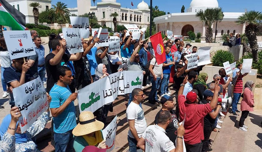 Les journalistes protestent contre la prcarit de la situation des mdias saisis