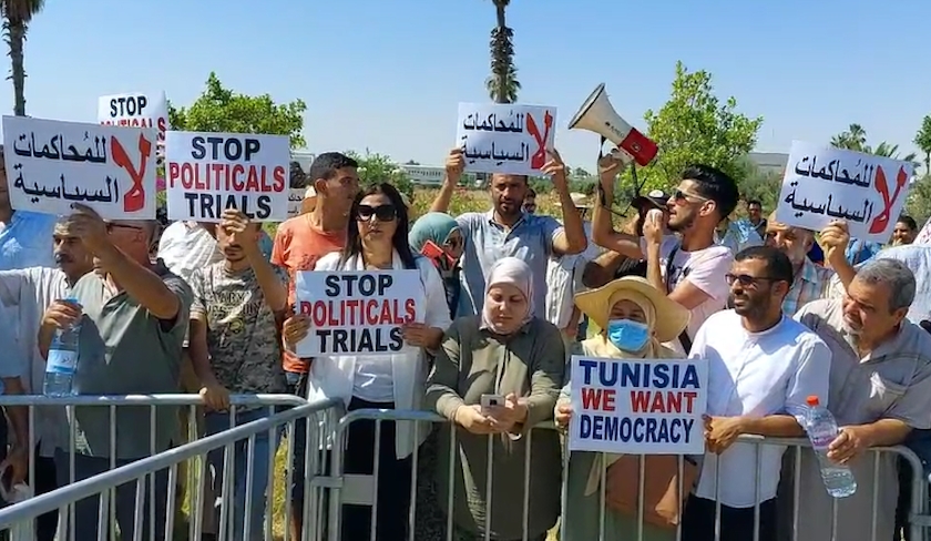 « Dégage Saïed » : les Nahdhaouis manifestent devant le pôle antiterroriste