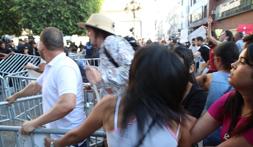 Altercations entre manifestants et forces de lordre  lavenue Habib Bourguiba

