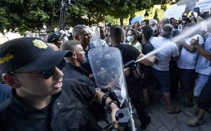 L'alliance civile pour la liberté condamne les violences policières commises à l’encontre des manifestants contre le projet de Saïed