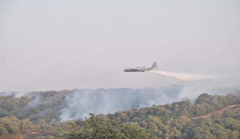 Incendies - Un second hélicoptère de l’armée intervient à Djebel Bargou