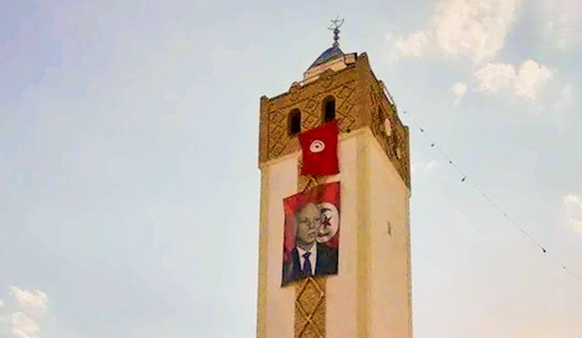 Kaïs Saïed ordonne le retrait de son poster placardé sur un minaret 
