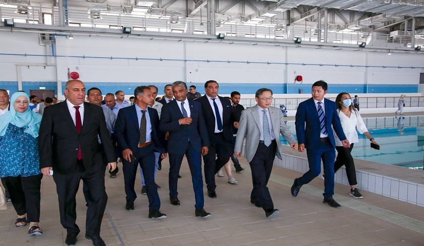Kamel Deguiche visite avec l'ambassadeur de Chine le centre sportif de Ben Arous 