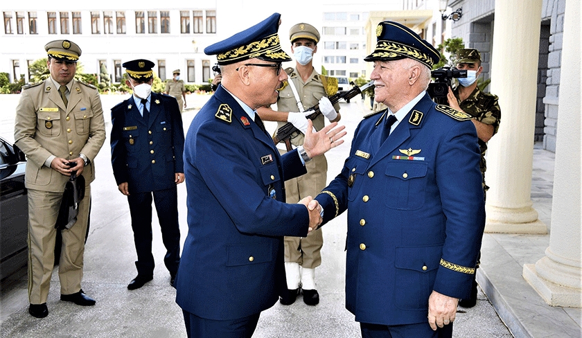 Rencontre entre militaires tunisiens et algériens pour un renforcement de la coopération
