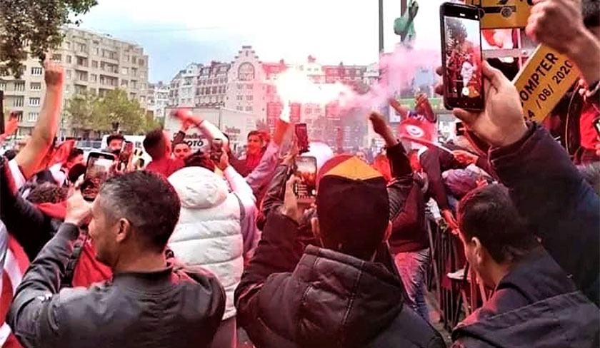 Les supporters tunisiens mettent l'ambiance au Parc des Princes pour le match Tunisie - Brsil

