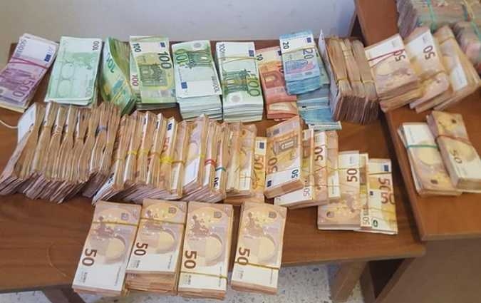 La juge intercepte avec 1,5 million de dinars en devises condamne  dix ans de prison