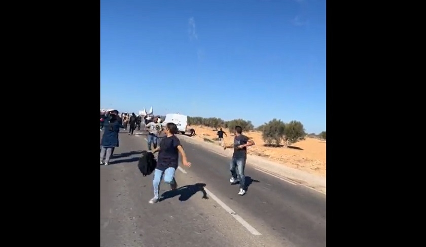 Zarzis : heurts entre les forces de lordre et les manifestants qui ont pris la route pour Djerba