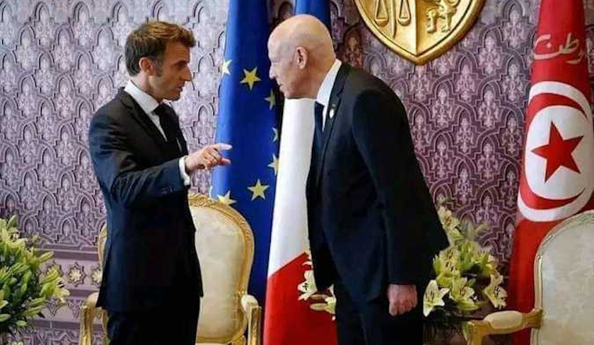 Kas Saed sincline devant Emmanuel Macron... la photo qui ne passe pas 
