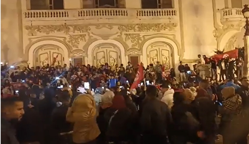 Les Tunisiens fêtent une victoire historique des Aigles de Carthage face aux Bleus