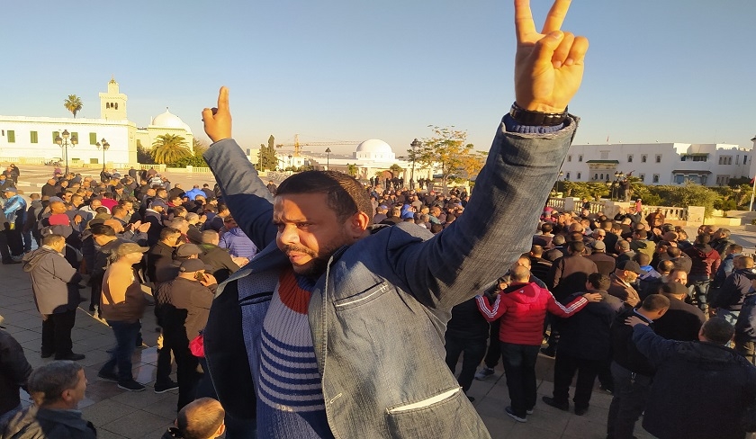 En photos  Les agents de la Transtu et les taxis protestent  La Kasbah