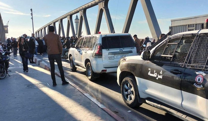 Les employés de la société tunisienne du sucre bloquent le pont de Bizerte
