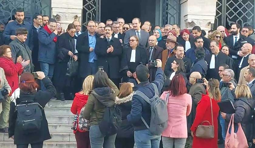 Audition de Ayachi Hammami : sit-in sur les marches du Tribunal de première instance de Tunis