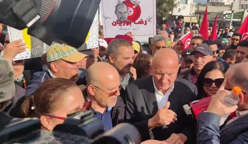 La manifestation du Front de salut rejoint lavenue Habib Bourguiba