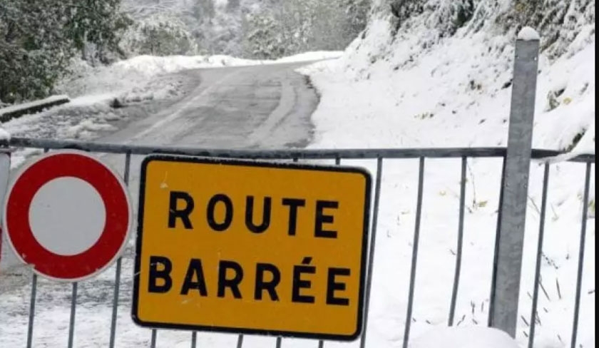 La route Tabarka-An Draham bloque  cause de la neige