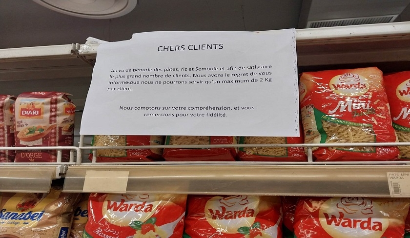 Un supermarché lâche le mot : « pénurie » de pâtes, riz et semoule !