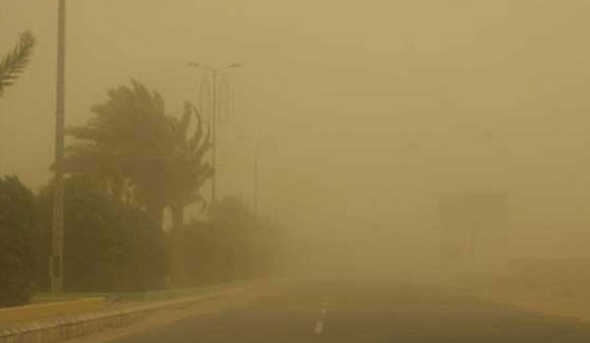 Les automobilistes appels  la vigilance  cause dune tempte de sable entravant la visibilit