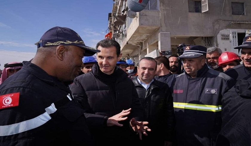 La photo de Bachar el-Assad aux côtés de la protection civile tunisienne fait le tour de la toile