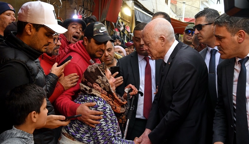 Kaïs Saïed s’offre un bain de foule au souk Bab El Fellah
