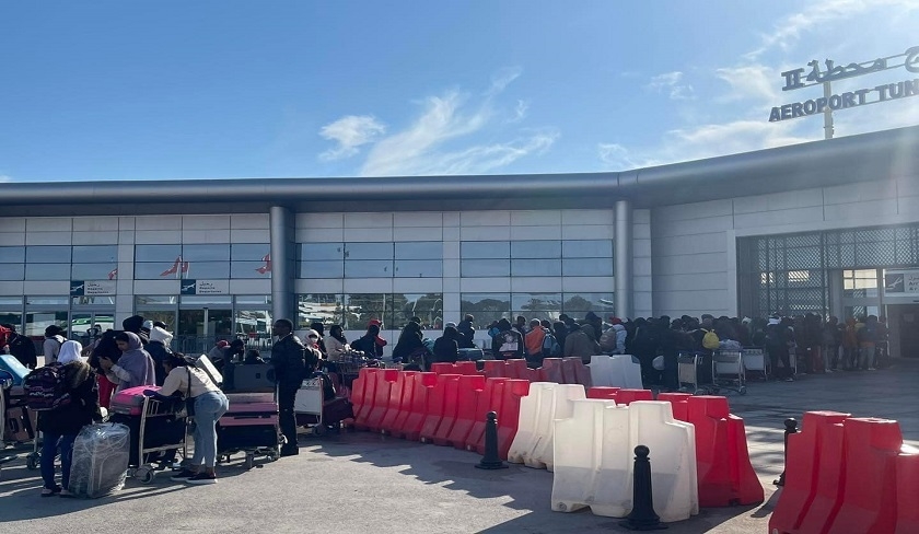 Photo du jour : des migrants ivoiriens et maliens quittent la Tunisie