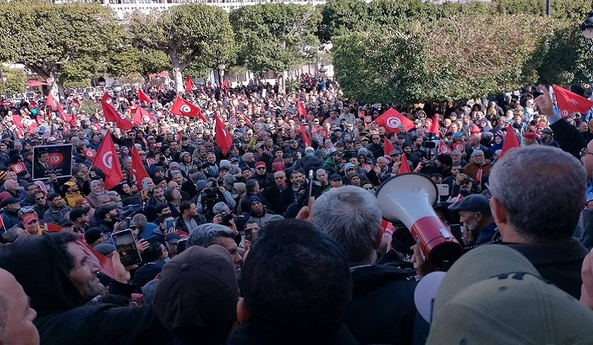 Le Front de salut tient sa manifestation malgr linterdiction 

