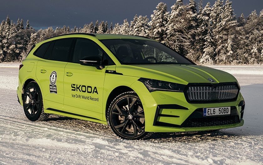 Škoda Enyaq RS iV : deux Guinness World Records™ établis avec un drift sur glace de 7,35 km