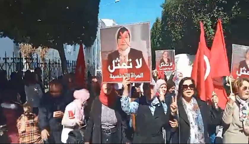 Les femmes manifestent leur solidarit avec Chaima Issa

