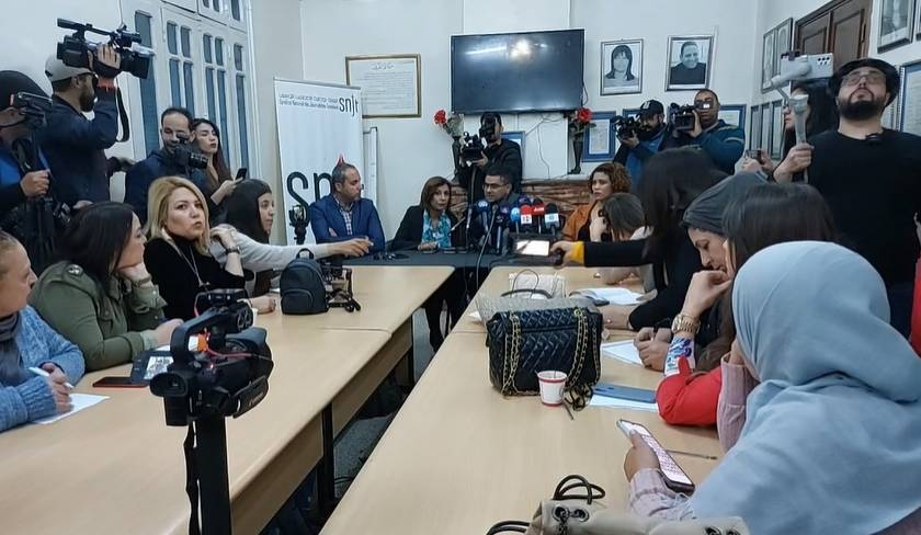 SNJT - Port du brassard rouge au sein de l’ARP pour protester contre l’exclusion des journalistes