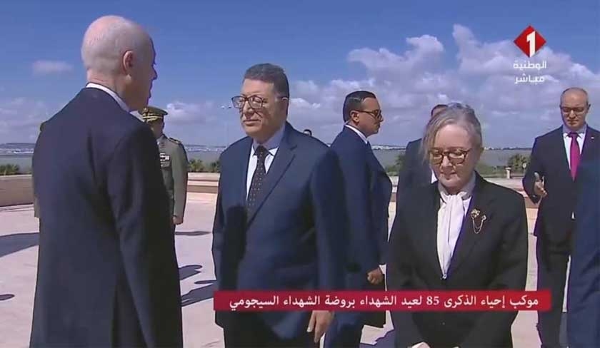 Gouvernement, parlement et médias publics au service de Sa Majesté