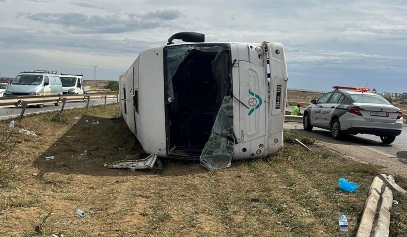 Accident dun bus touristique transportant des lves 

