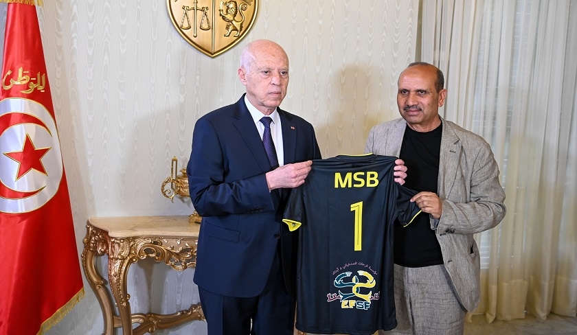 Kaïs Saïed reçoit les membres du club du Mouloudia Sport de Boussalem 


