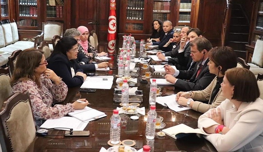 Sihem Nemsia : la Tunisie œuvre à respecter ses engagements à payer ses dettes extérieures