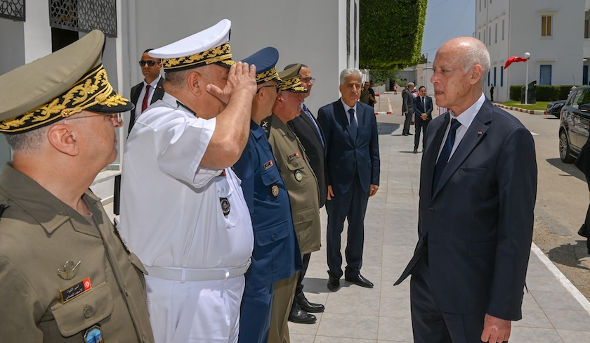 Kaïs Saïed en visite à la base aérienne de l’Aouina