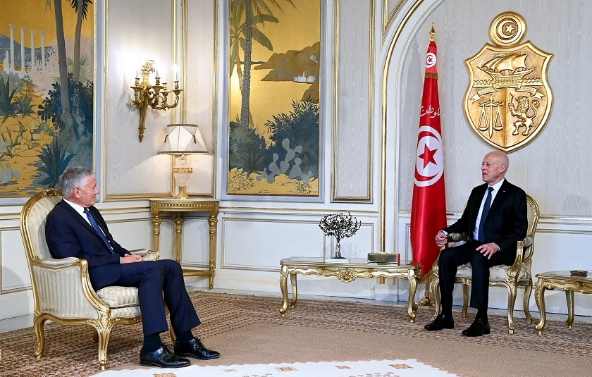 Kaïs Saïed reçoit André Parant à l’occasion de la fin de sa mission en Tunisie