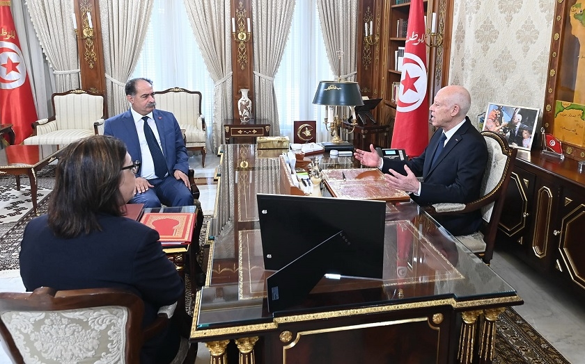 Kaïs Saïed : les ministères de l’Intérieur et du Commerce doivent coopérer contre la hausse des prix
