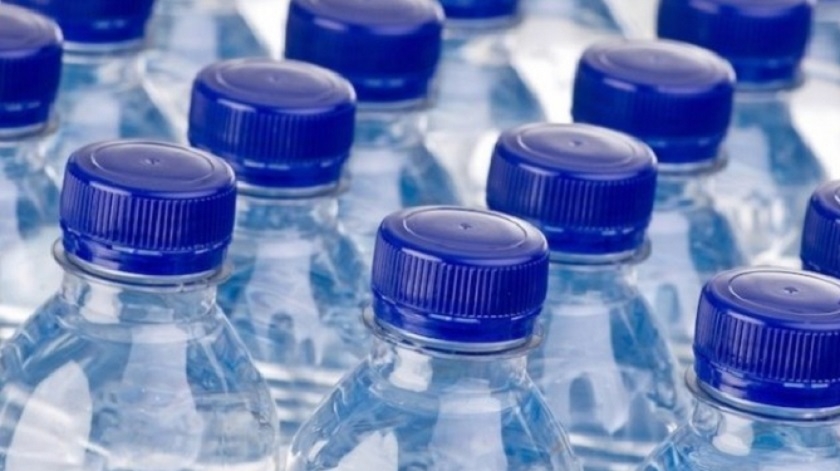 Eau en bouteille : une facture mensuelle de 140 dinars pour les familles tunisiennes