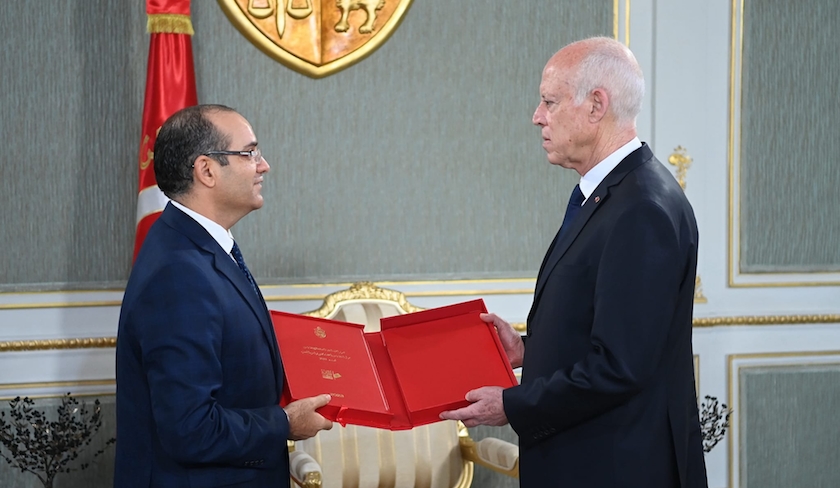 Farouk Bouasker présente à Kaïs Saïed le rapport de l’Isie sur les législatives anticipées